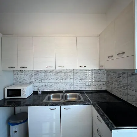 Apartament Near Airport Studio 1 *